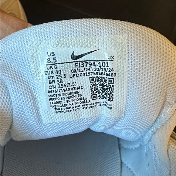 Nike Women's White and Gray Sneakers - Picture 5 of 5